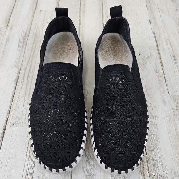 Isle Jacobson Hornbek Black Perforated Pull On Shoes - Picture 2 of 8